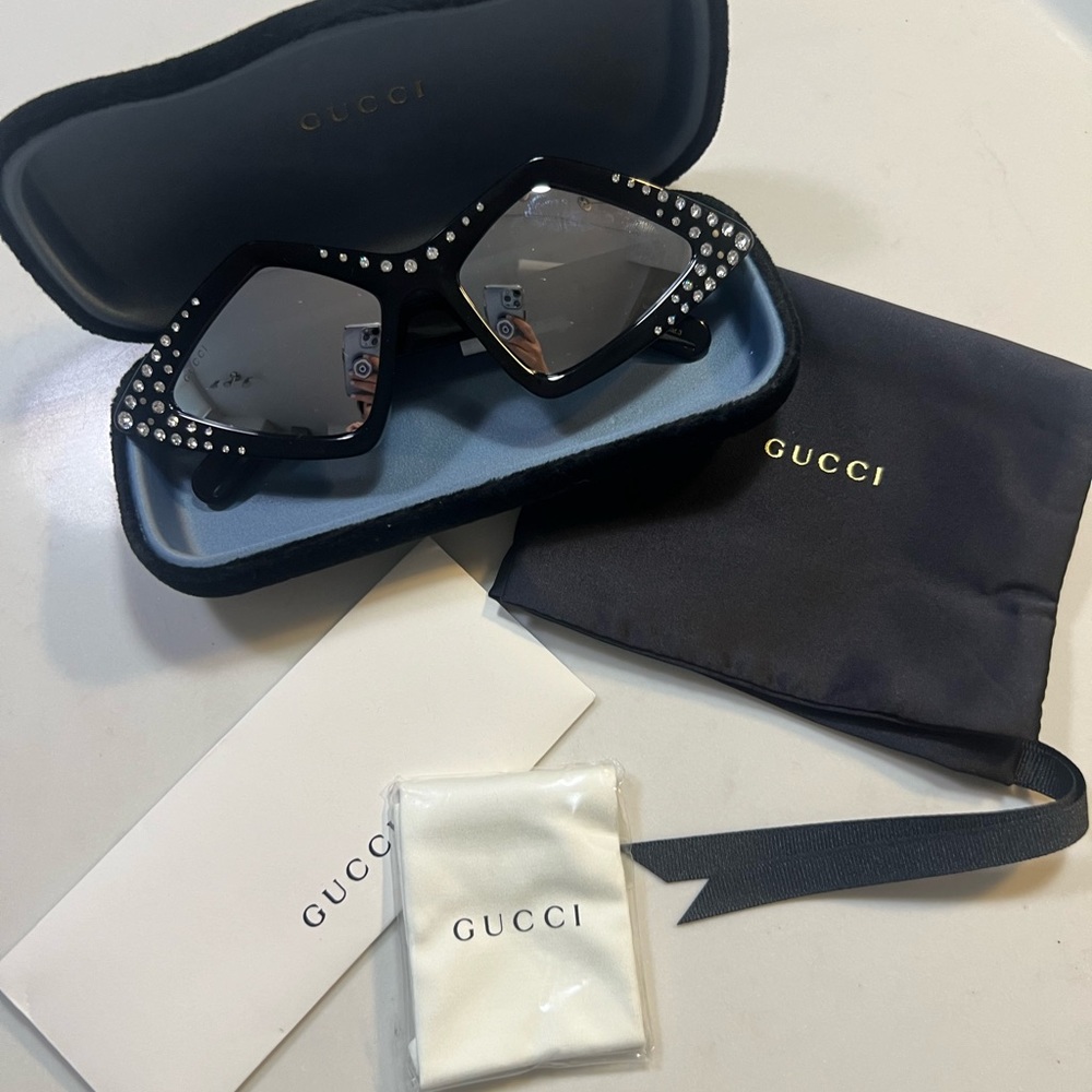 NWOT GUCCI Sunglasses with rhinestones